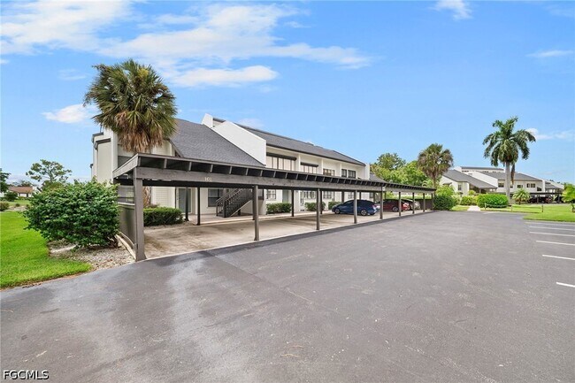 Foto del edificio - 16472 Timberlakes Dr