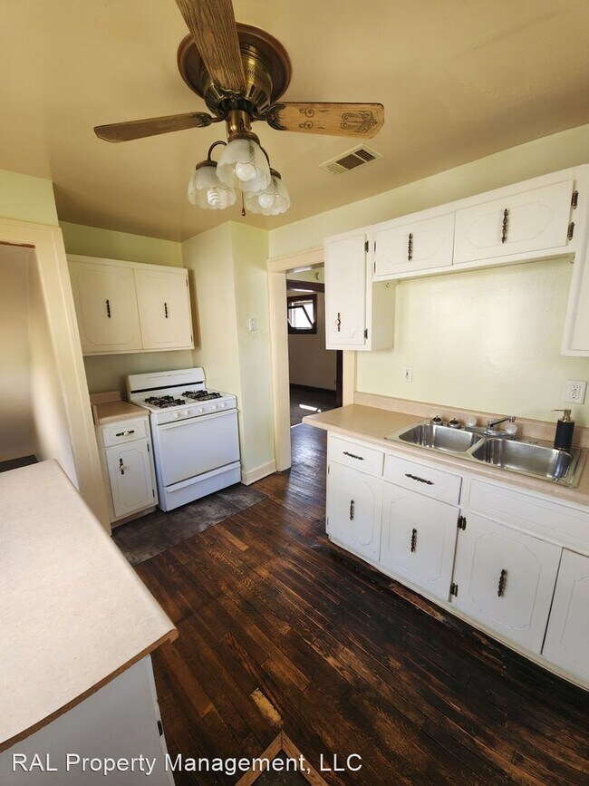 Building Photo - 2 br, 1 bath House - 7817 Bancroft Ave