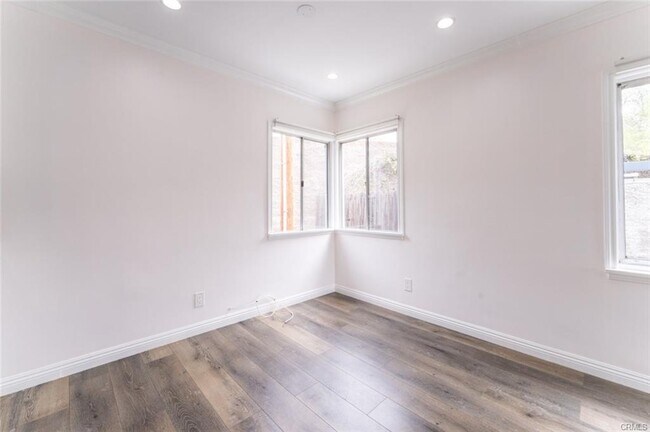 Building Photo - 1129 Doran St