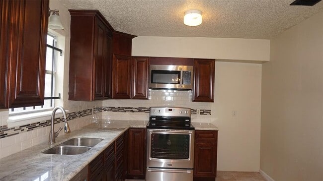Building Photo - 9219 Carousel Ln