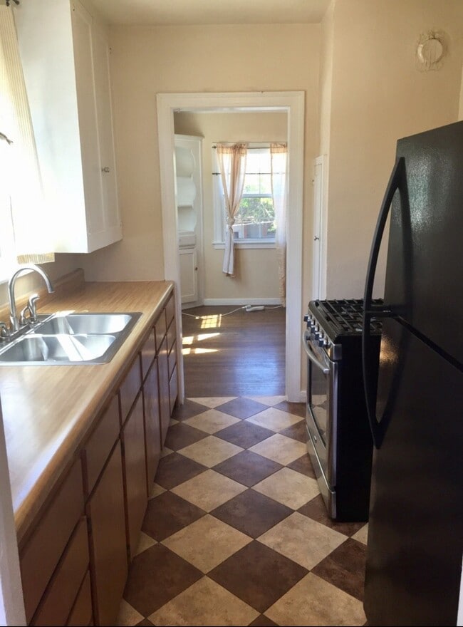 Kitchen - 706 9th St