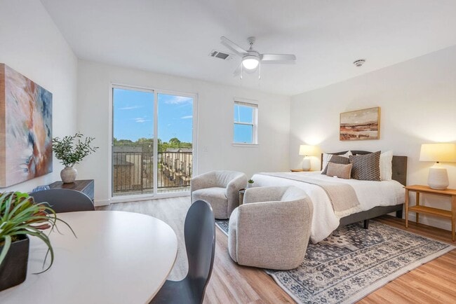 Interior Photo - Correo Place