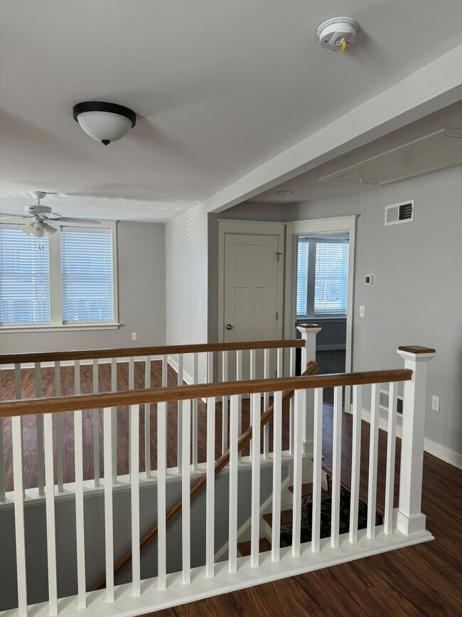 Foto del edificio - 2 br, 2 bath House - 155 N MARKET ST- #201