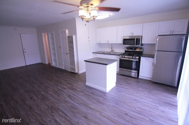 Building Photo - 109 N Normandie Ave