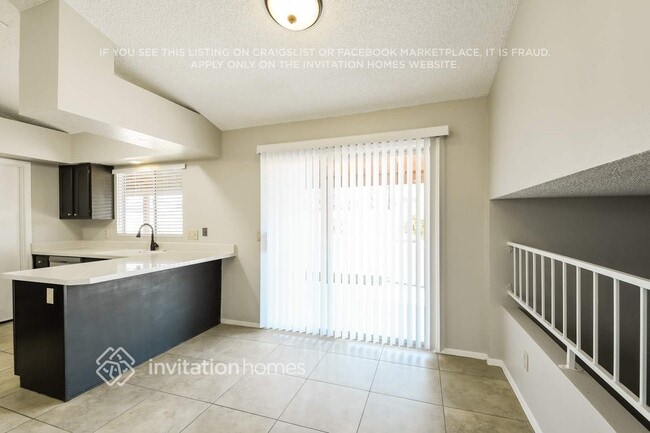 Building Photo - 1130 E Kerry Ln