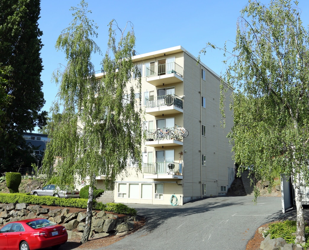 Building Photo - Tikini Apartments