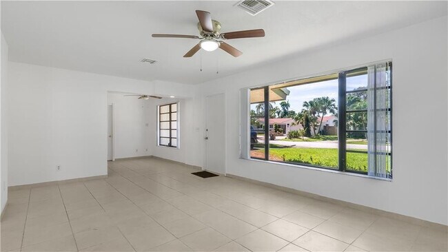 Building Photo - 2161 NE 35th St