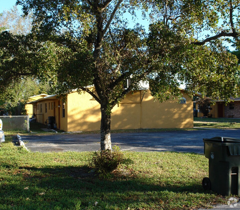 Foto del edificio - 4281-4317 SW 54th Ct