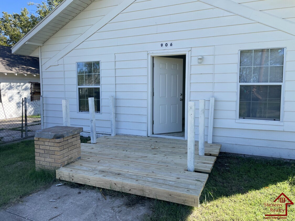 Foto principal - 906 SW G Ave