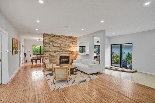 Foto del edificio - 1064 NE 97th St