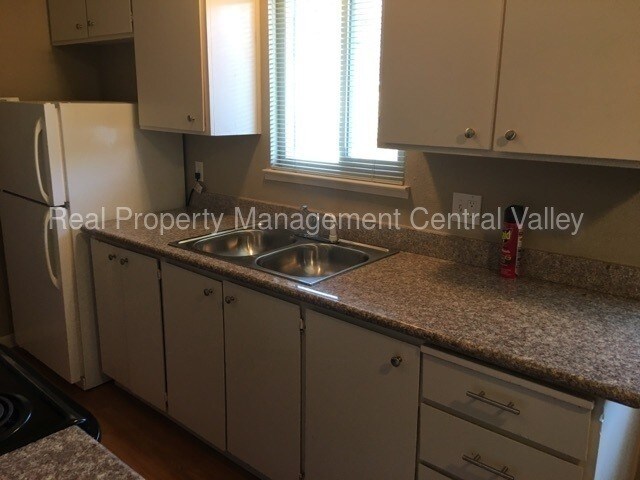 Building Photo - 4459 La Cresta Way
