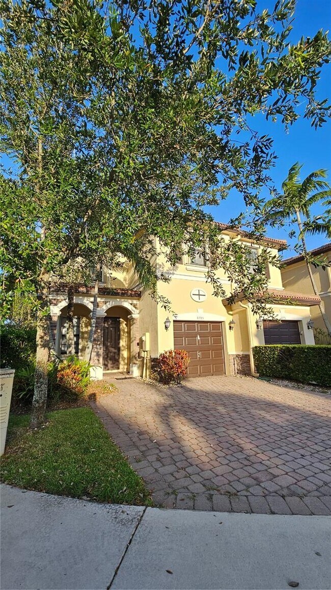 Foto del edificio - 8785 NW 116th Ct