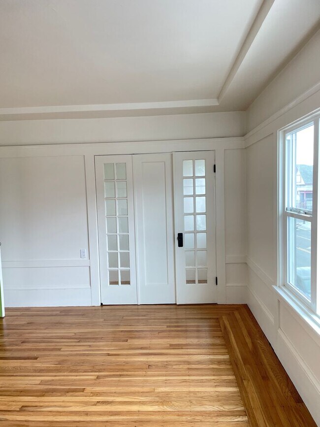 Building Photo - 3328-3326