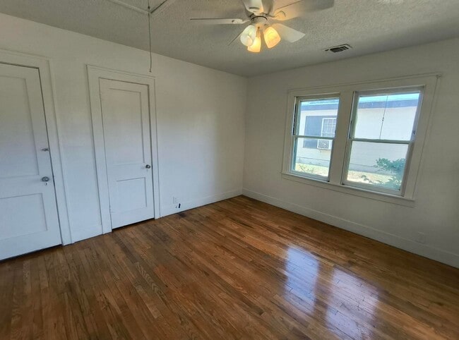 Building Photo - CUTE 2 bedroom, 1 bath home AVAILABLE NOW!