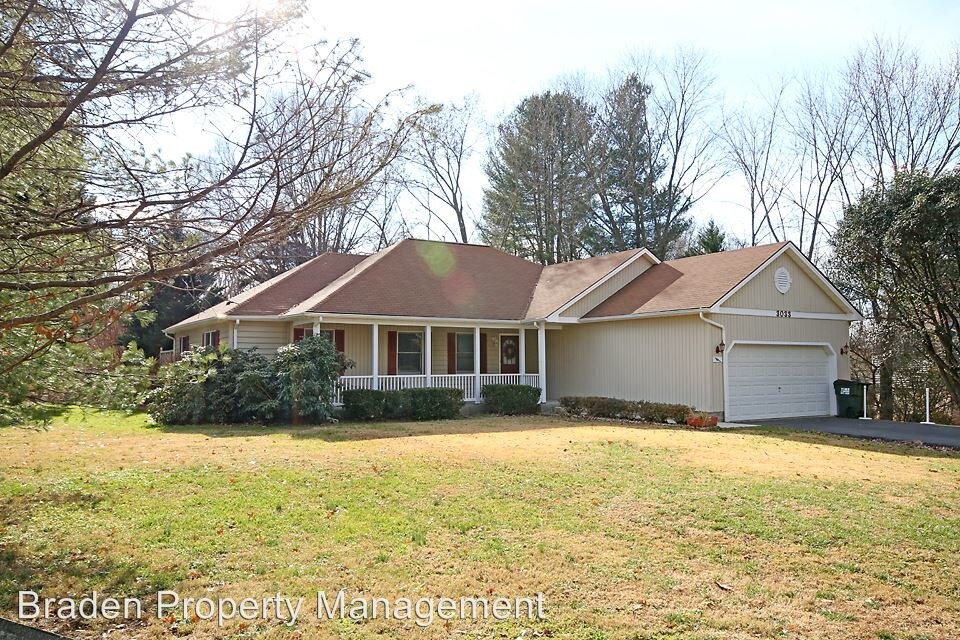Primary Photo - 3 br, 2 bath House - 3033 Colonial Drive