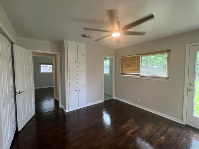 Building Photo - 5417 De Milo Dr