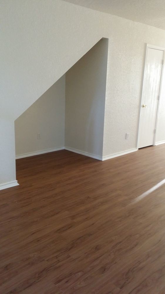 Foto del edificio - 3 BRloft w/new paint  flooring
