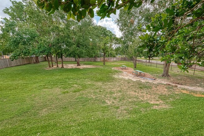 Foto del edificio - 2150 Stacy Knoll