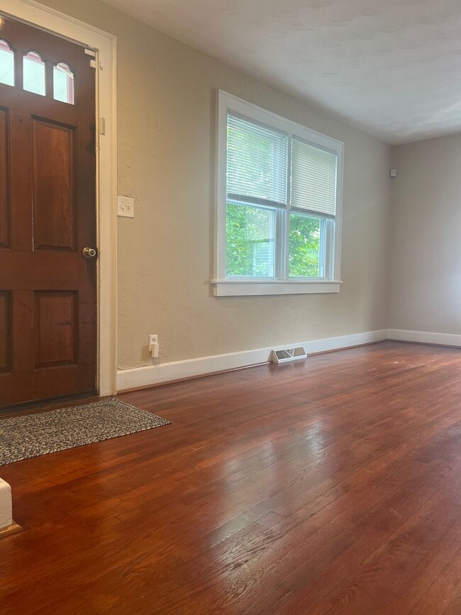 Building Photo - 983 Widgeon Rd
