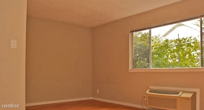 Building Photo - 2709 Manor Rd