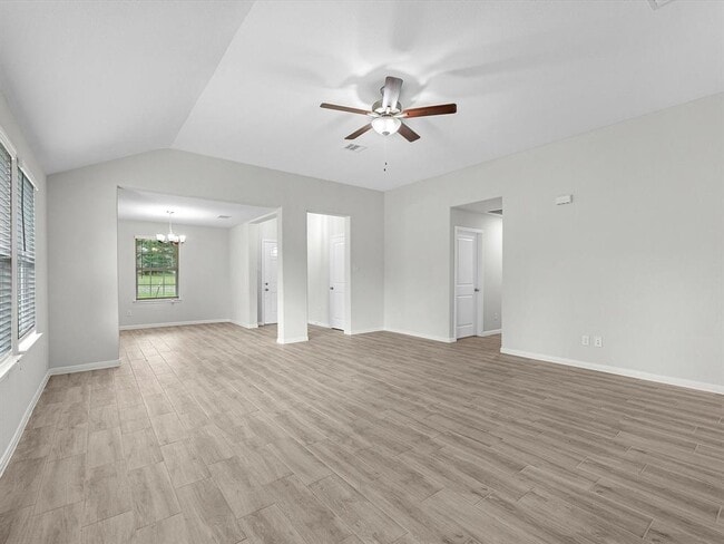 Building Photo - 46 Fairway Dr