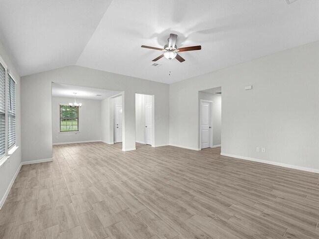 Foto del edificio - 46 Fairway Dr