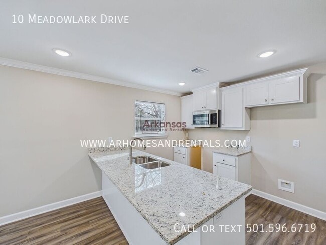 Foto del edificio - 10 Meadowlark Dr