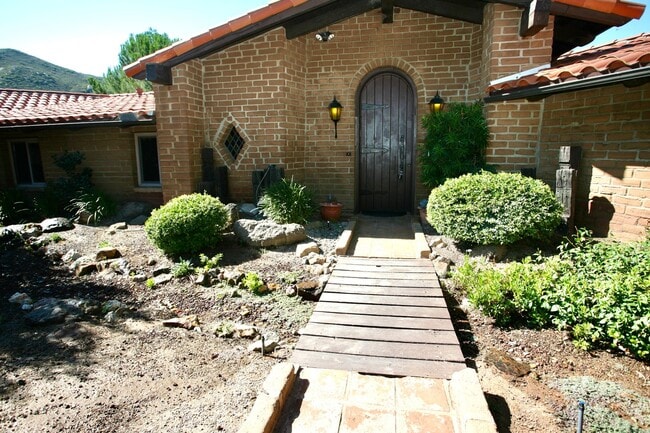 Building Photo - Pala Verde Ranch 4br 3.5ba * On the Lake