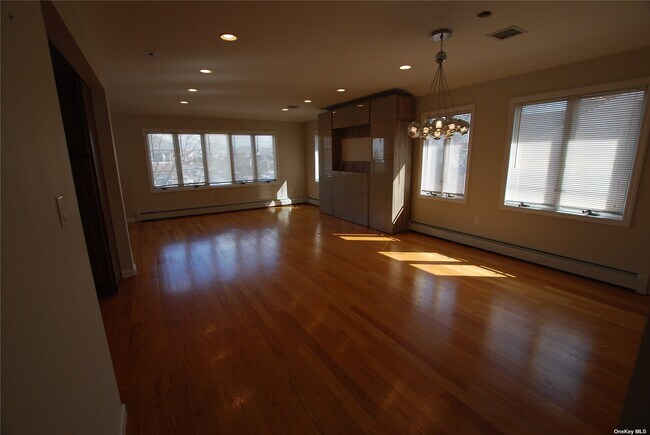 Foto del edificio - 45-44-45189 189th St