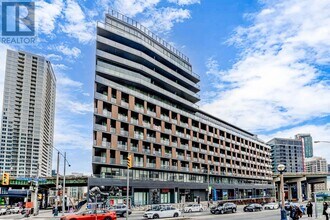 Building Photo - 169 Fort York Blvd