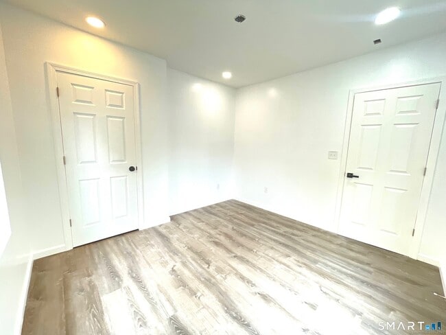 Foto del edificio - 32 Lester St