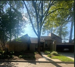 Building Photo - 179 Old Bridge Lake St