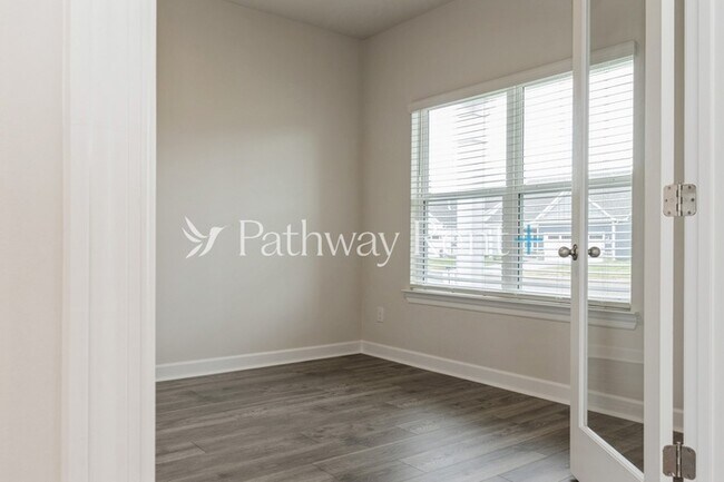 Building Photo - 3408 Quintana Dr