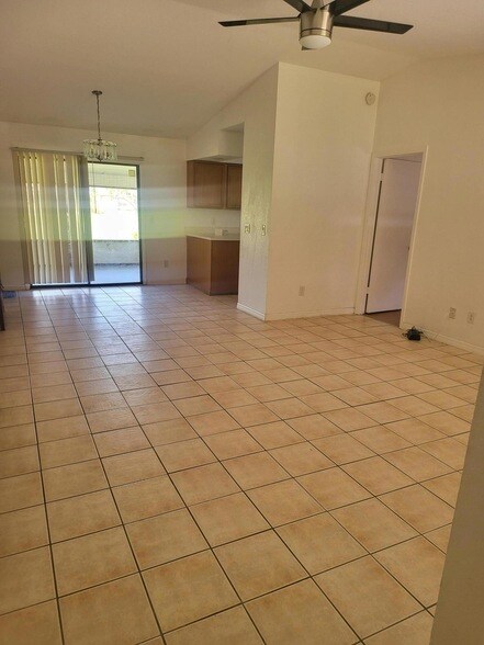 Foto del edificio - 613 SW Pueblo Terrace