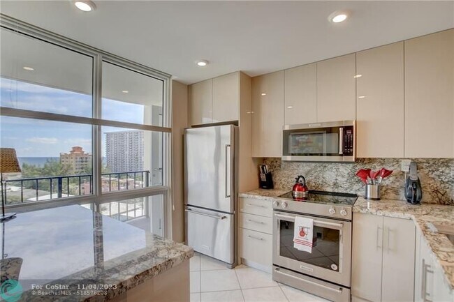 Foto del edificio - 521 N Riverside Dr
