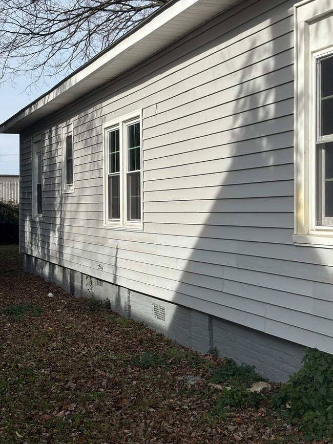 Building Photo - 608 N Independence St