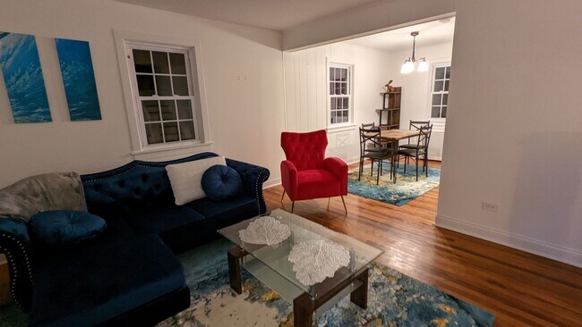 Foto del edificio - 3 Bedroom Home- Great Location in Darien