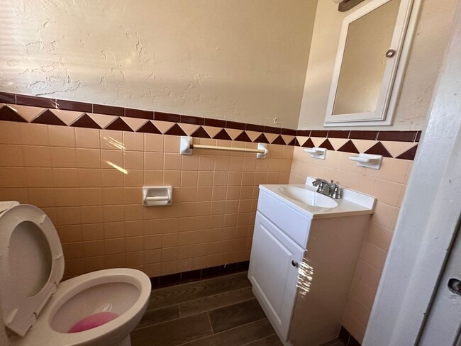 Foto del edificio - 4 bedroom 2 bath single-family home