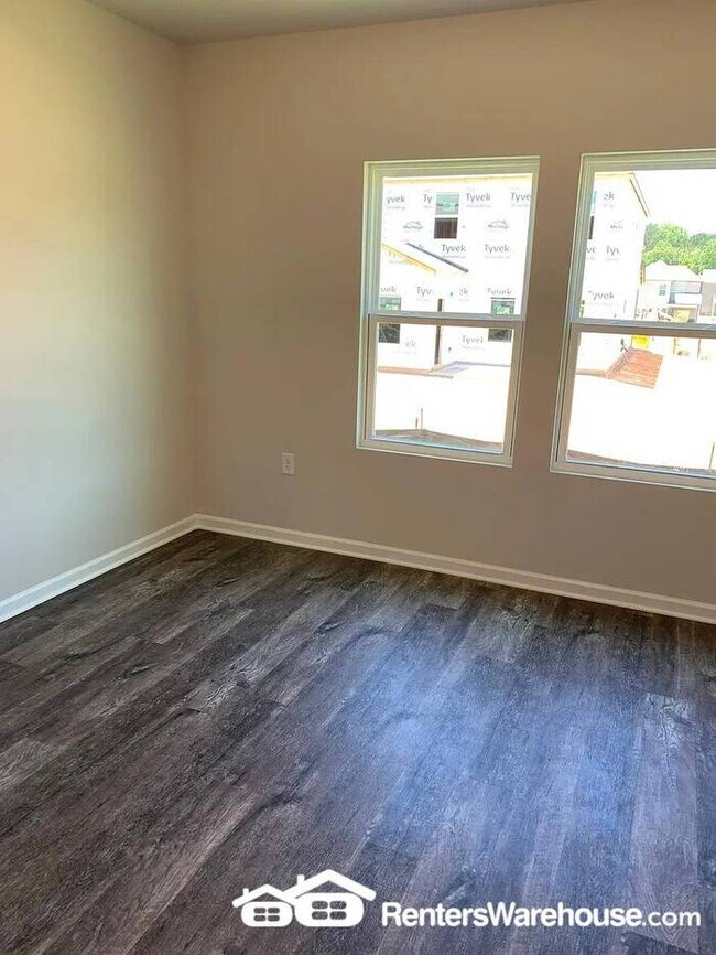 Foto del edificio - Spacious 4-bedroom home with large loft! A...