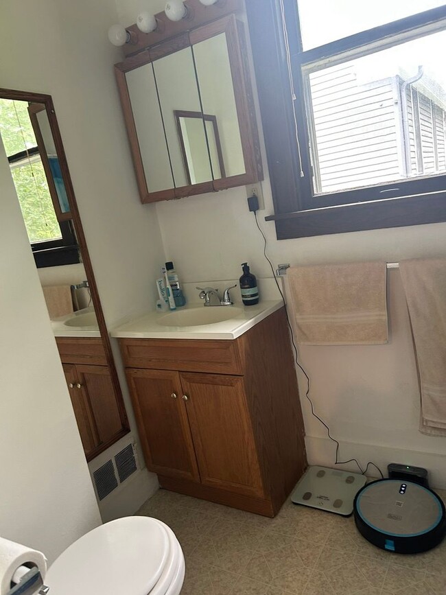 Building Photo - 100 Sylvia St