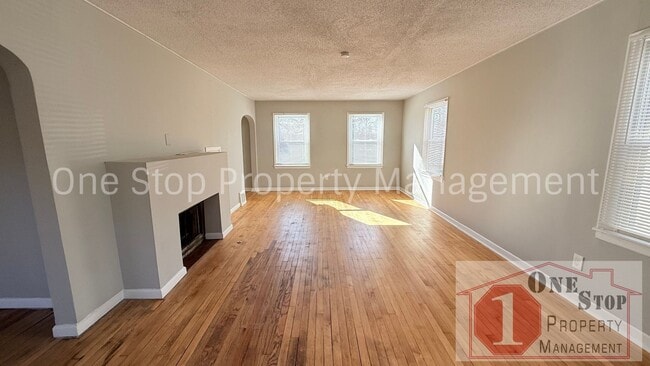 Foto del edificio - Beautiful 3 Bedroom 2 Bathroom in Kansas City