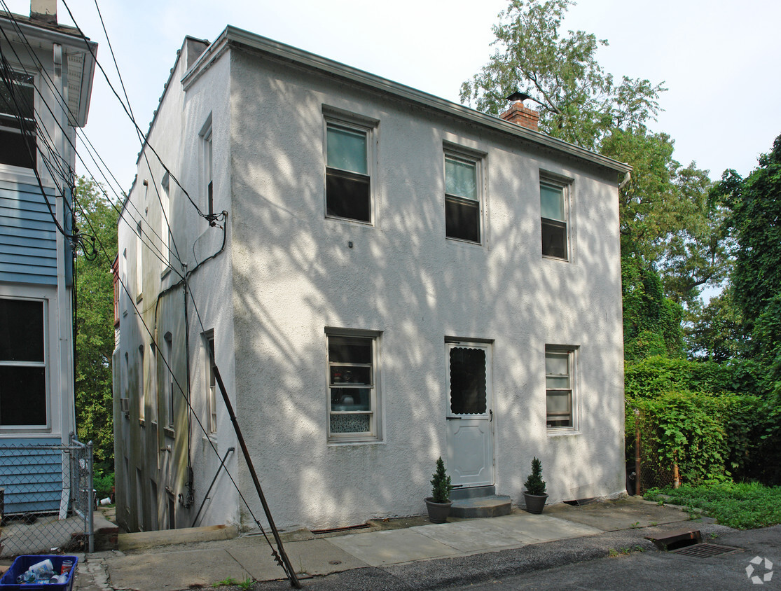 Building Photo - 13 Pleasant St