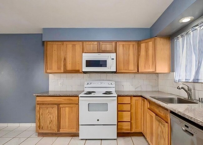 Foto del edificio - Two Bedroom 1.5 Bath Townhome