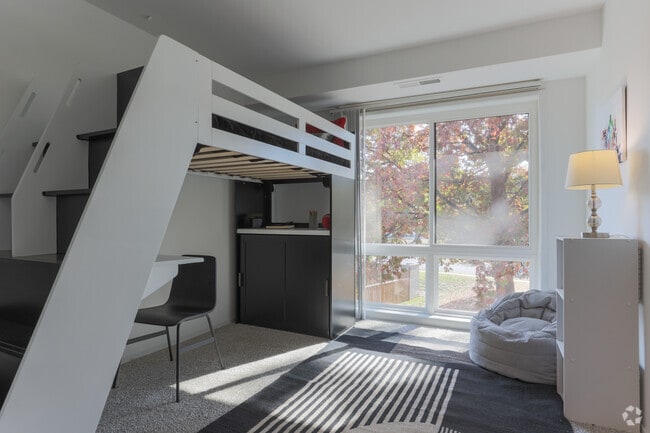 2BR, 1BA - 913 SF - Franklin Park At Greenbelt Station