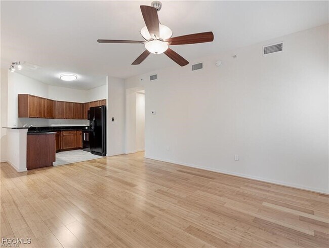 Building Photo - 10060 Lake Cove Dr