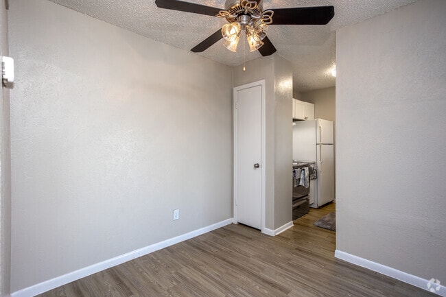 1BR, 1BA - 616 SF - Dining Area - Northwood Village Apartments