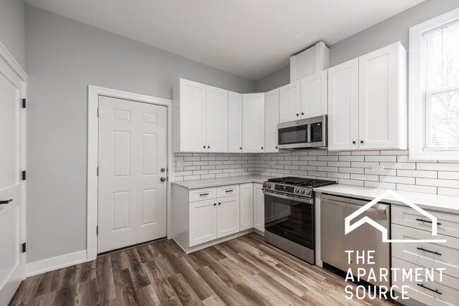 Building Photo - 2937 N Ashland Ave