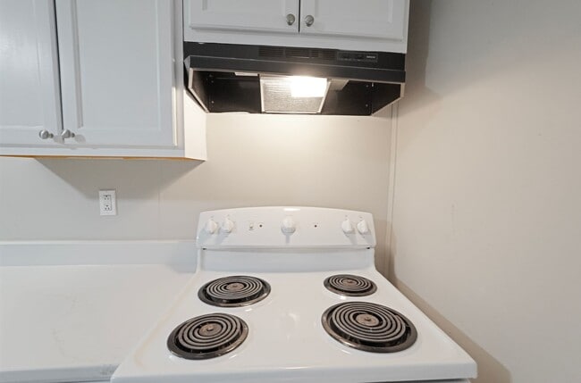 Building Photo - 175 School St