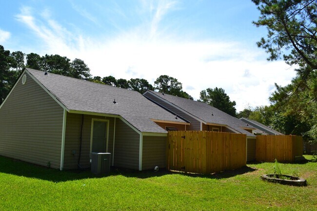 Foto del edificio - 124-126 Corey Cir