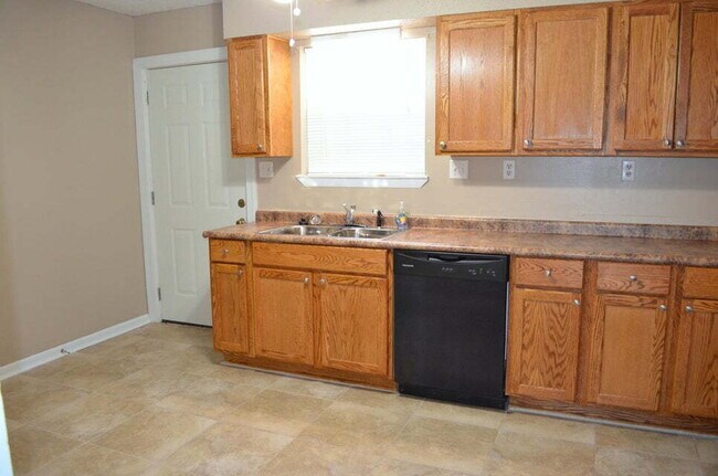Foto del edificio - Charming 2-Bed Townhouse Retreat in Fort W...
